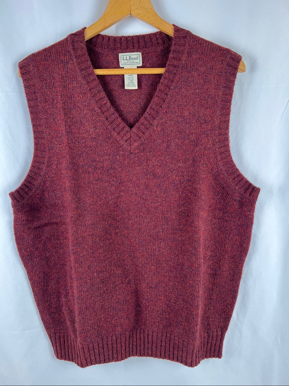 LL Bean Men’s 2007 Lambswool Sweater Vest Size Large Burgundy Heather NIP
